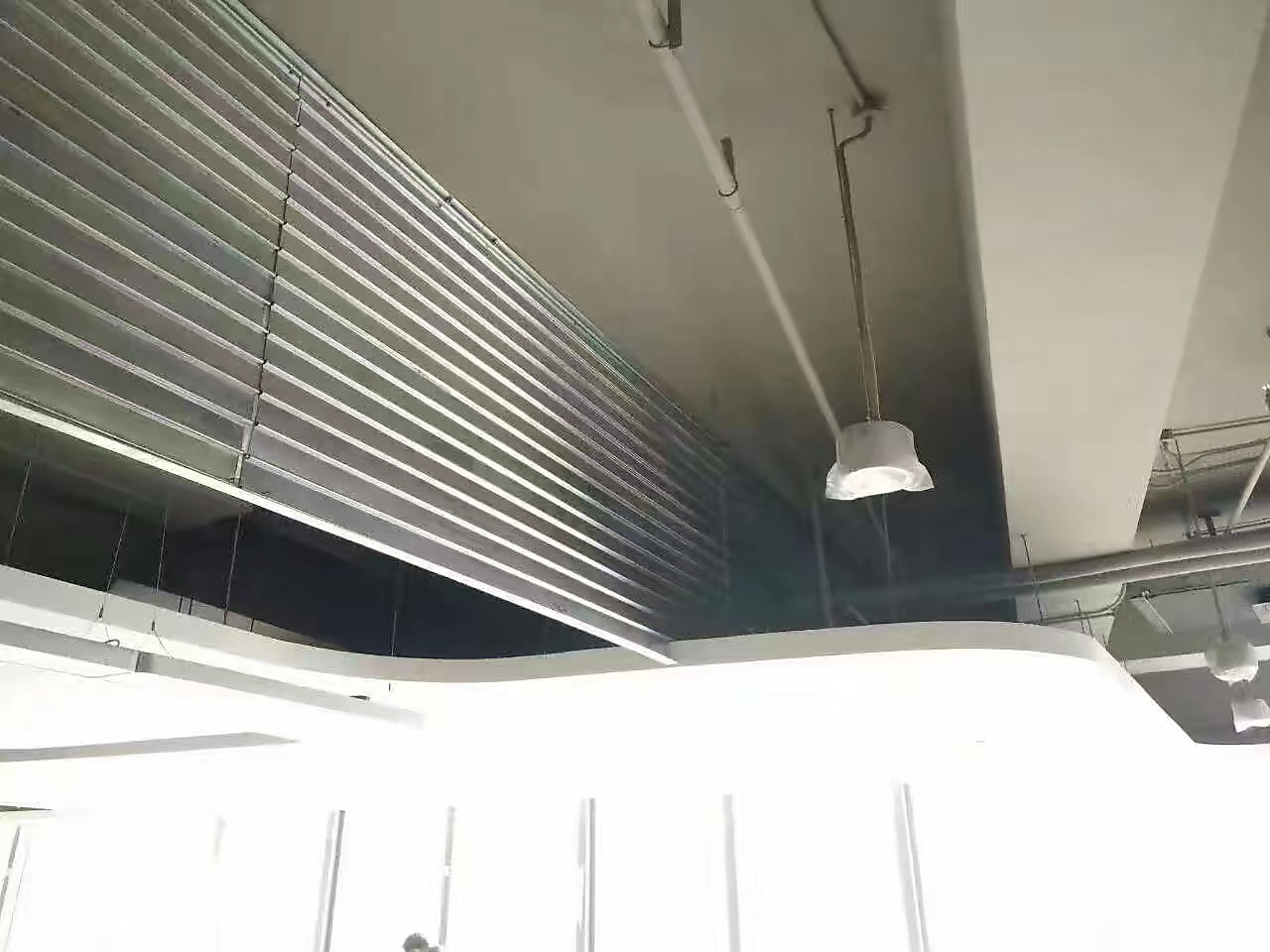 擋煙垂壁有幾種材質(zhì)？各自的特點(diǎn)是什么？(圖8)